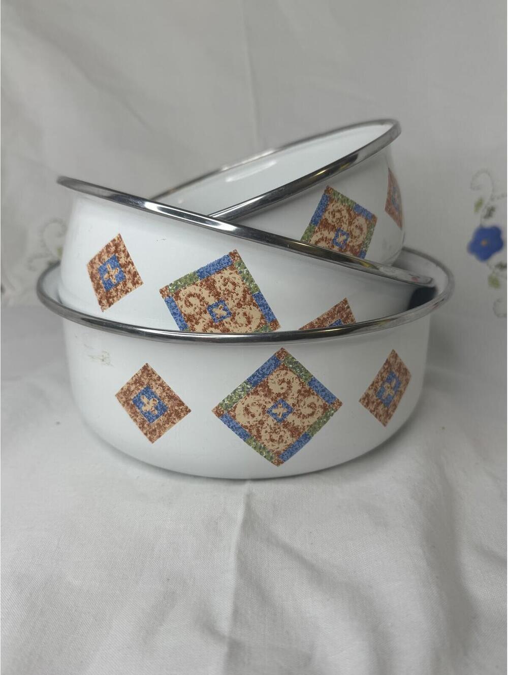 Set of 3 Vintage Lincoware cottage core Bowls with Quilted Pattern